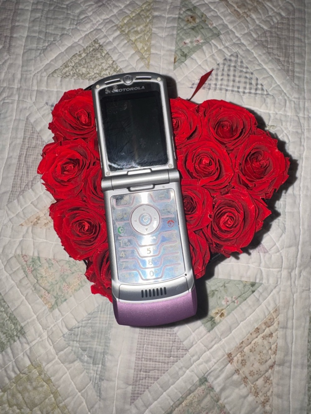 Motorola Razr Flip Phone with Charger!!Pink Verizon Works! Nostalgic Aesthetic - Picture 3 of 10